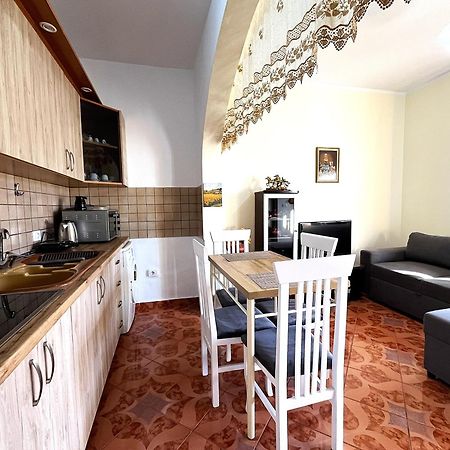 Beach & Chill Apartments Vlorë Buitenkant foto
