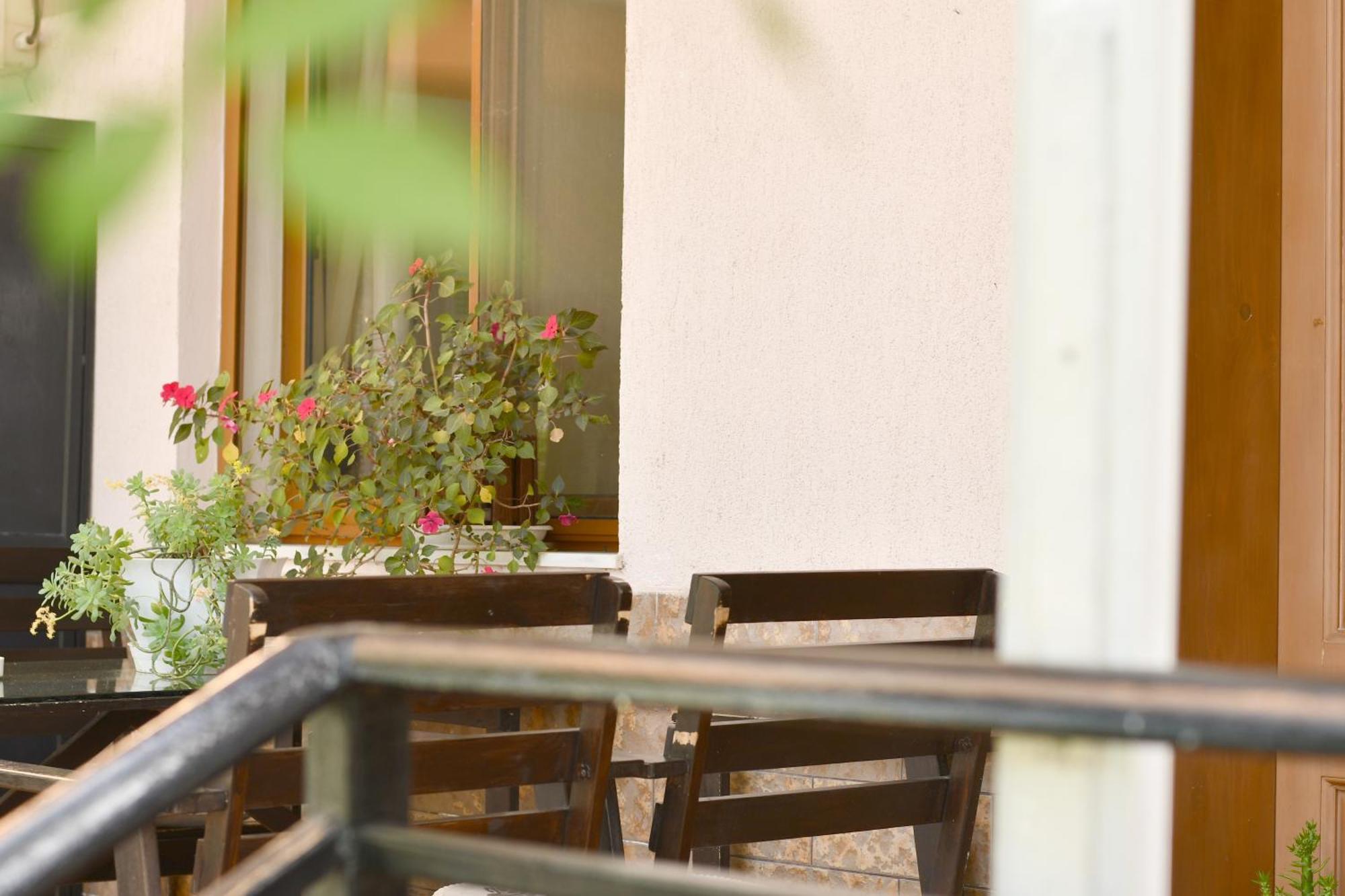 Beach & Chill Apartments Vlorë Buitenkant foto