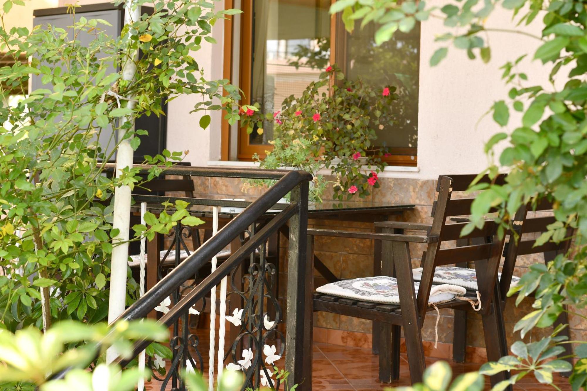 Beach & Chill Apartments Vlorë Buitenkant foto