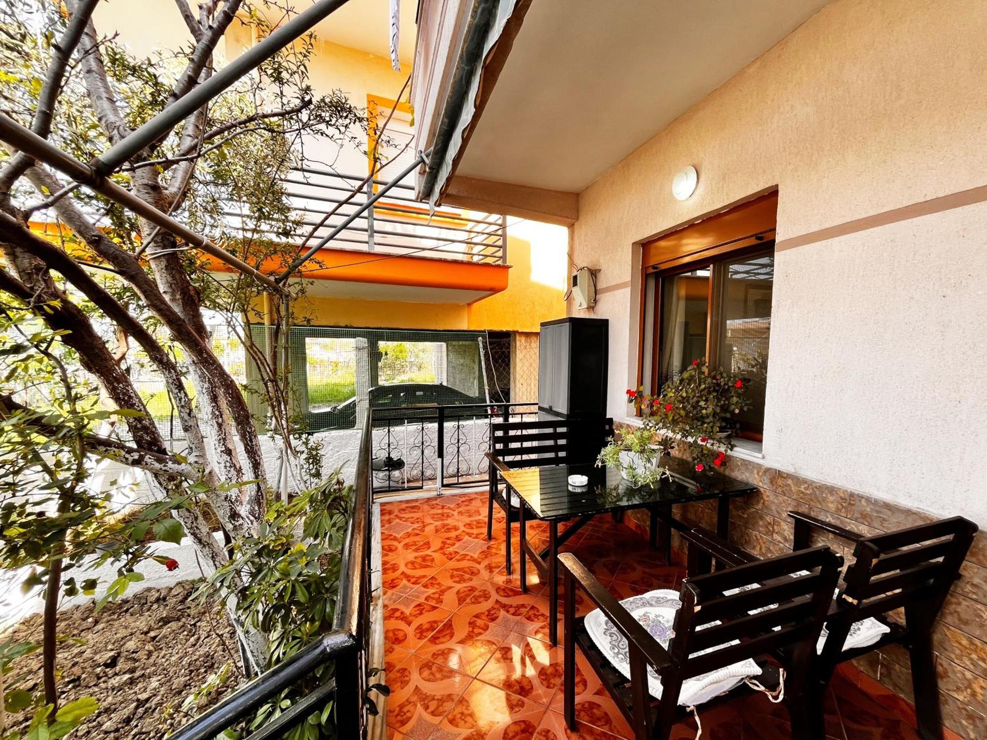 Beach & Chill Apartments Vlorë Buitenkant foto