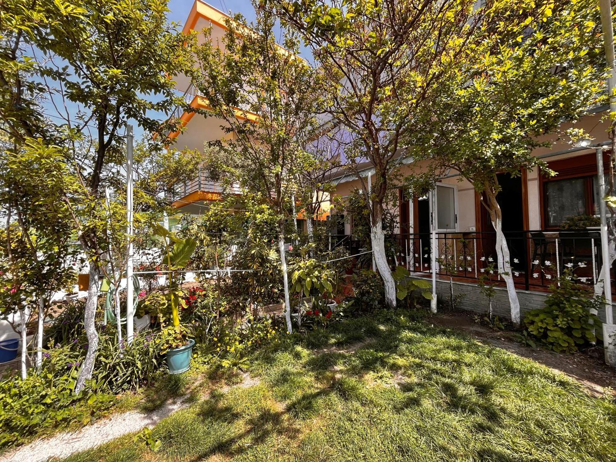 Beach & Chill Apartments Vlorë Buitenkant foto