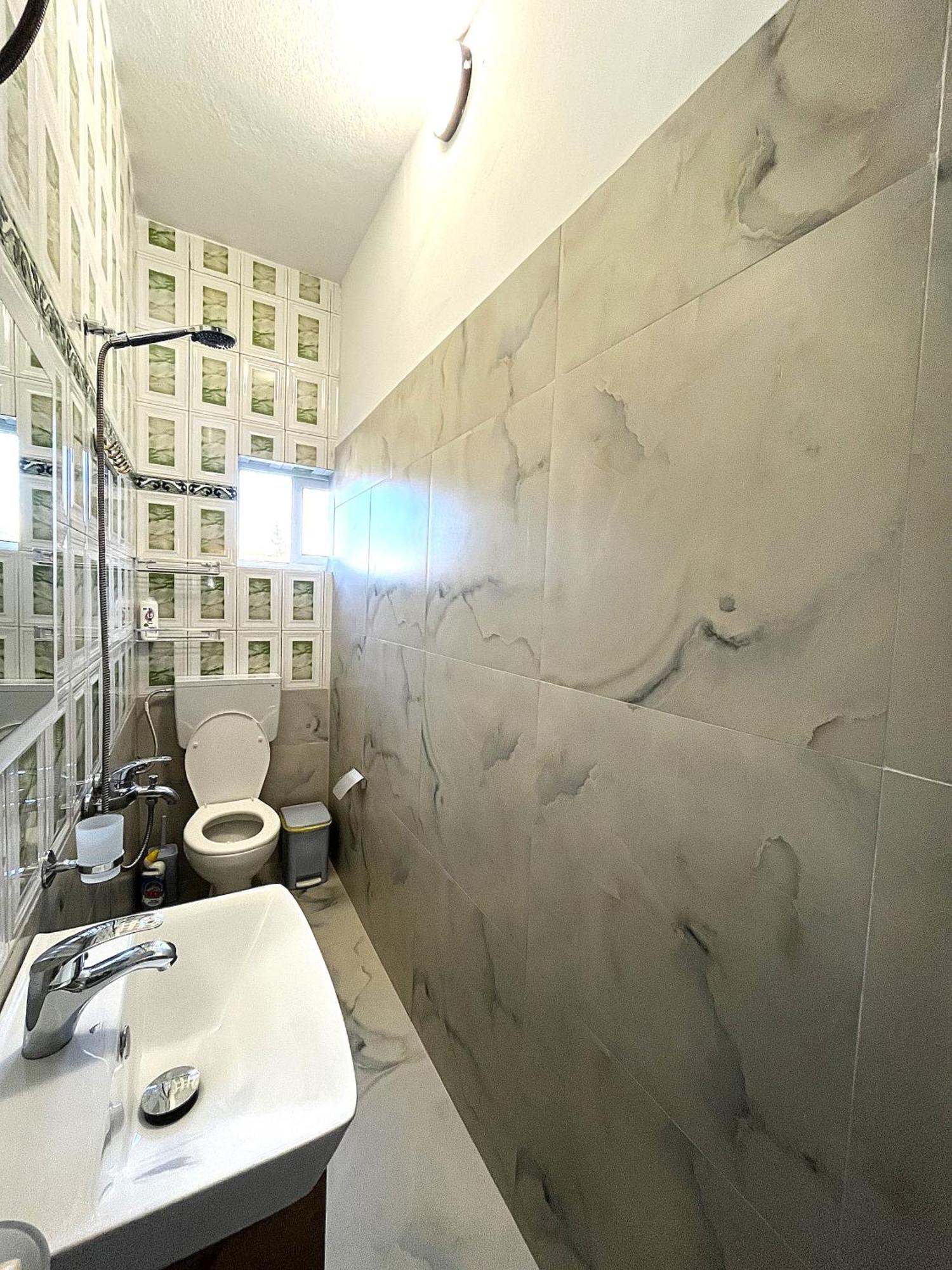 Beach & Chill Apartments Vlorë Buitenkant foto