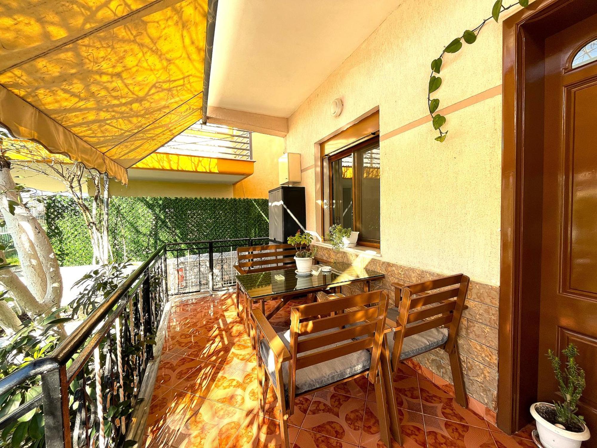 Beach & Chill Apartments Vlorë Buitenkant foto