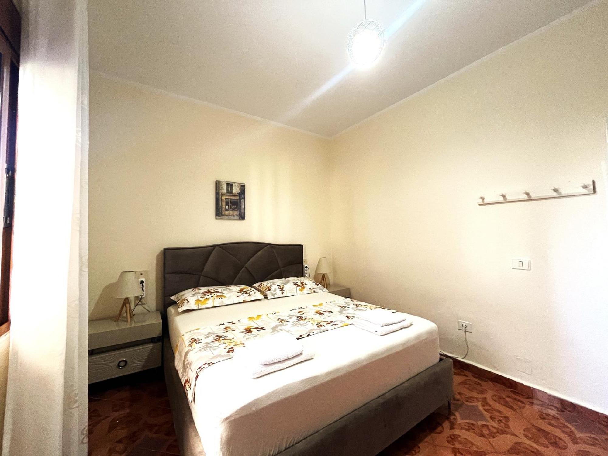 Beach & Chill Apartments Vlorë Buitenkant foto