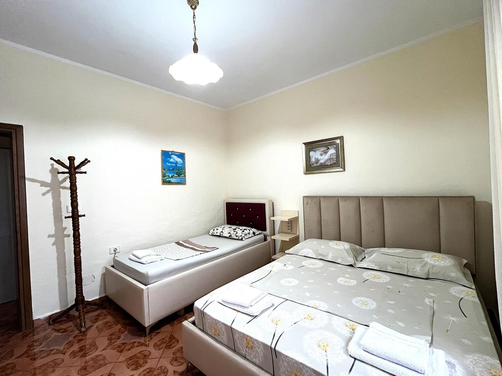 Beach & Chill Apartments Vlorë Buitenkant foto