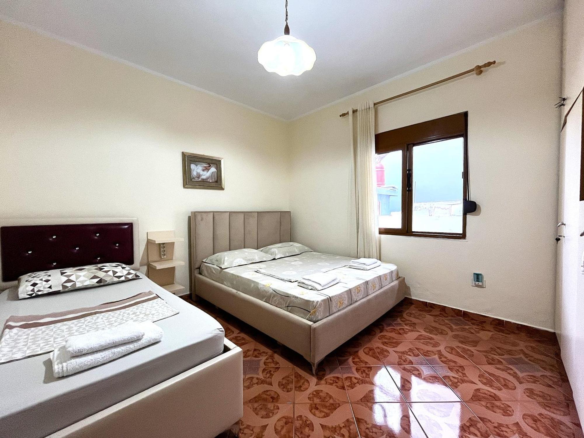 Beach & Chill Apartments Vlorë Buitenkant foto