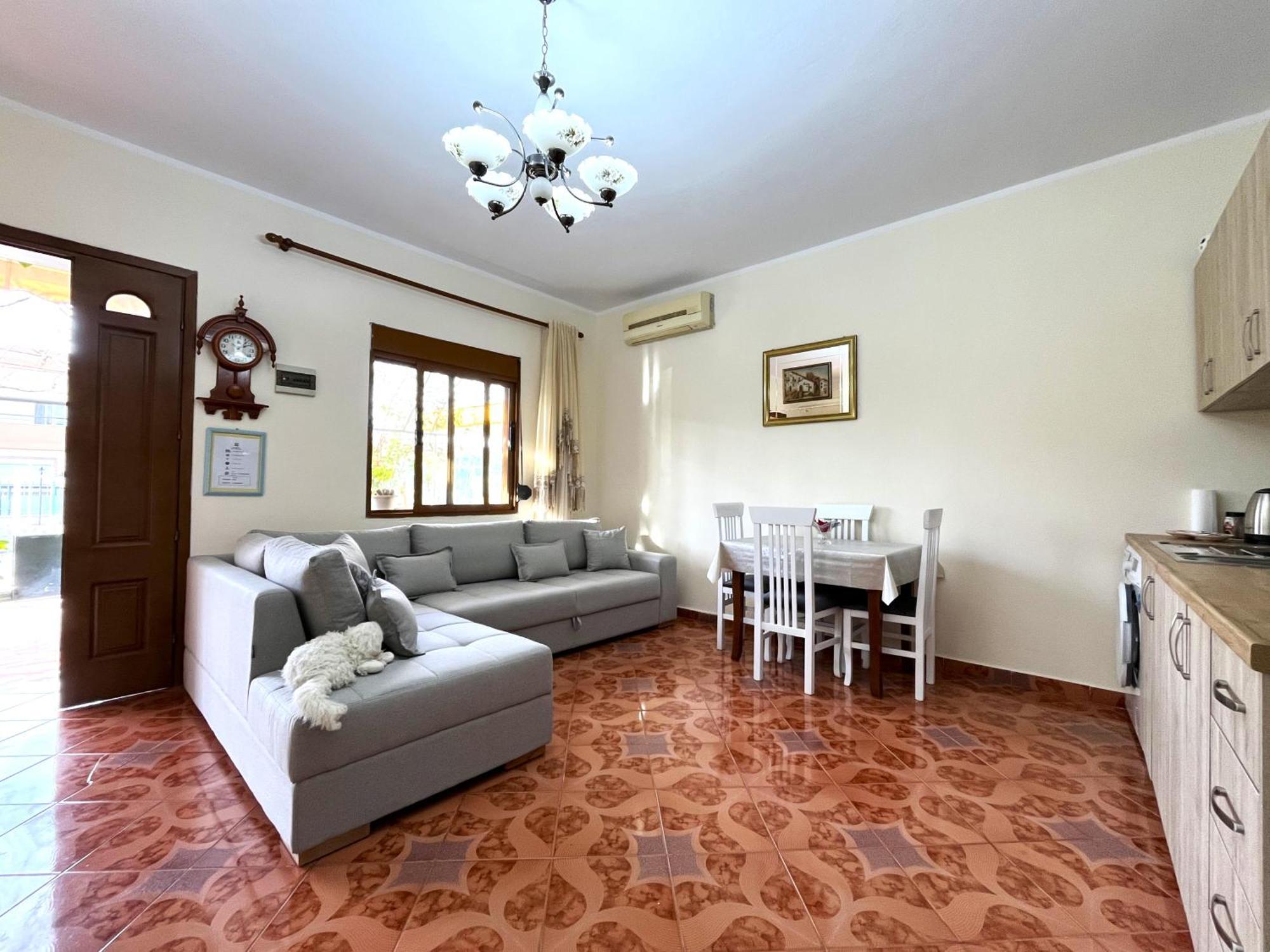 Beach & Chill Apartments Vlorë Buitenkant foto