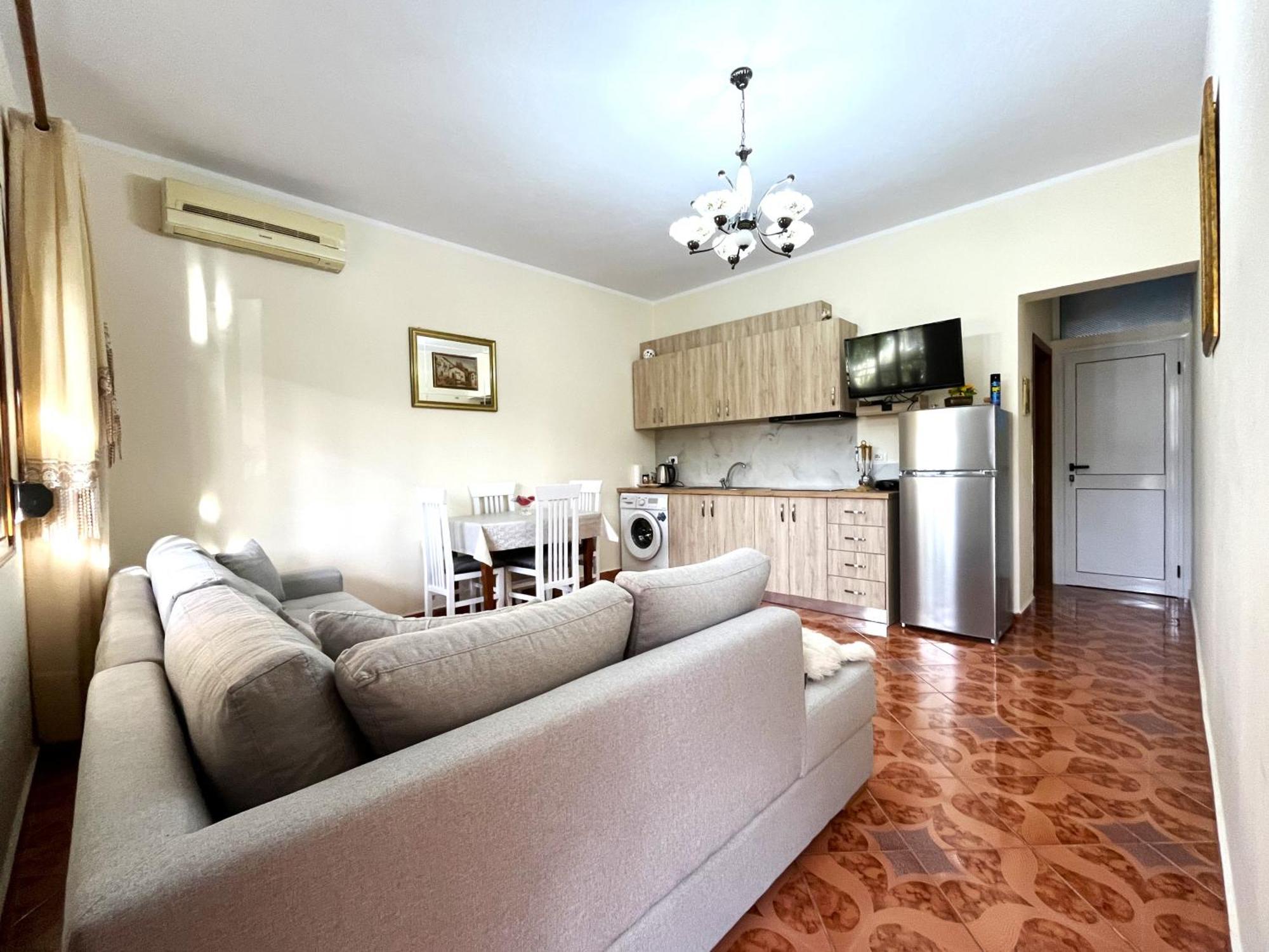 Beach & Chill Apartments Vlorë Buitenkant foto